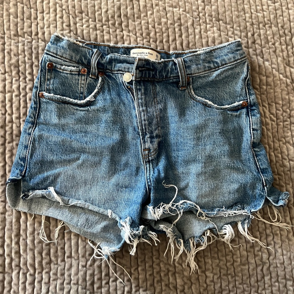 Abercrombie & Fitch High Rise The Mom Short